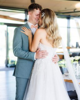 Euren Hochzeitstag könnt ihr immer wieder in den Bildern erleben – und ich sorge dafür, dass diese Erinnerungen ewig bleiben. Deshalb ist es mir wichtig, vorab eure Wünsche und Vorstellungen zu besprechen. Schreibt mir euer Hochzeitsdatum und lasst uns gemeinsam einen unvergesslichen Tag gestalten. 

📸💍

#Hochzeitsfotografie #hochzeitsfotograferfurt #hochzeitsfotos #hochzeitsplanung